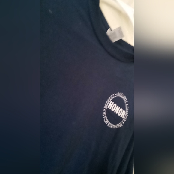 long sleeve graphic tee - Picture 2 of 2